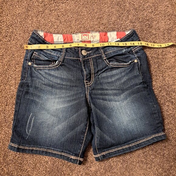 L.E.I Ashley Lowrise Distressed Red,White&Blue Stars&Stripes Denim Jean Shorts - Picture 5 of 7